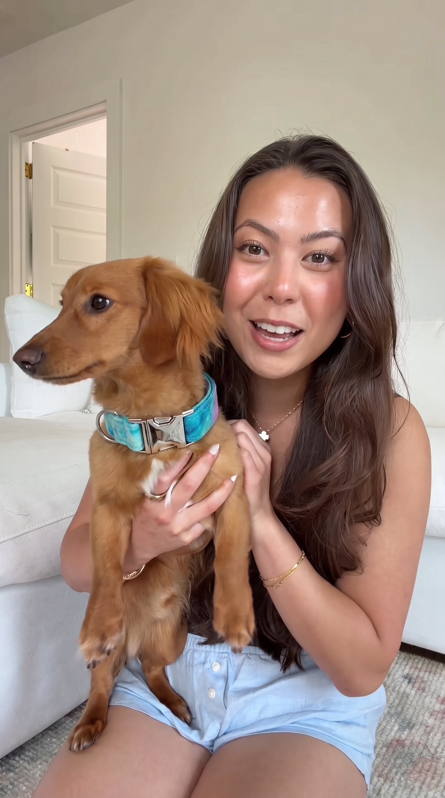 Customer showing a handmade Sileqi collar